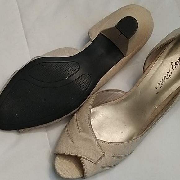 Fabric woman's shoe - Picture 3 of 3